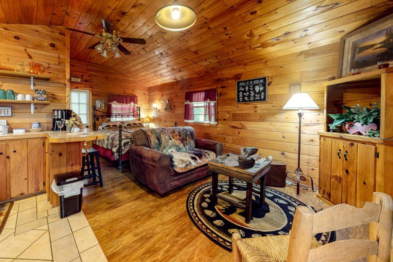 Bear Caves At Black Bear Cottages Севьервилл Номер фото